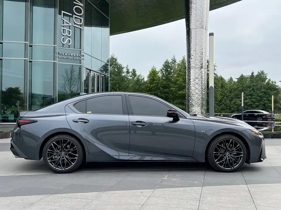 Lexus IS