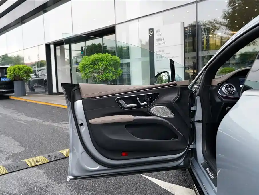 Mercedes-Benz EQS