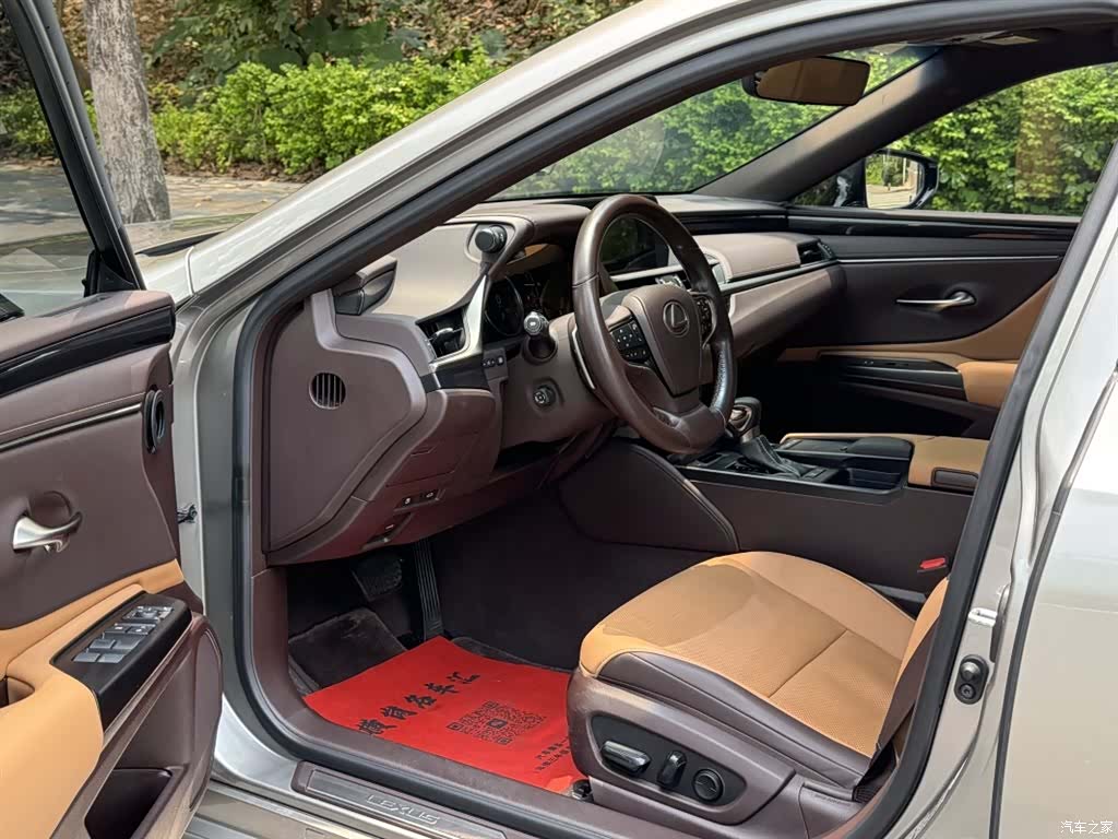 Lexus ES, 2019 4