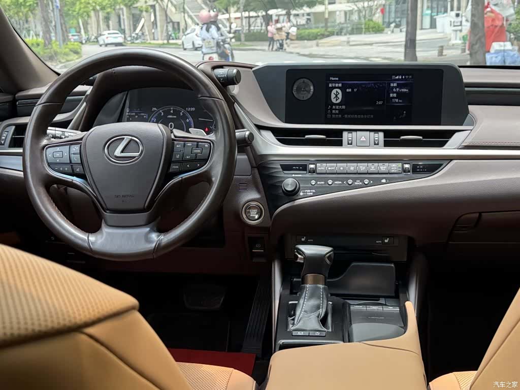 Lexus ES, 2019 7