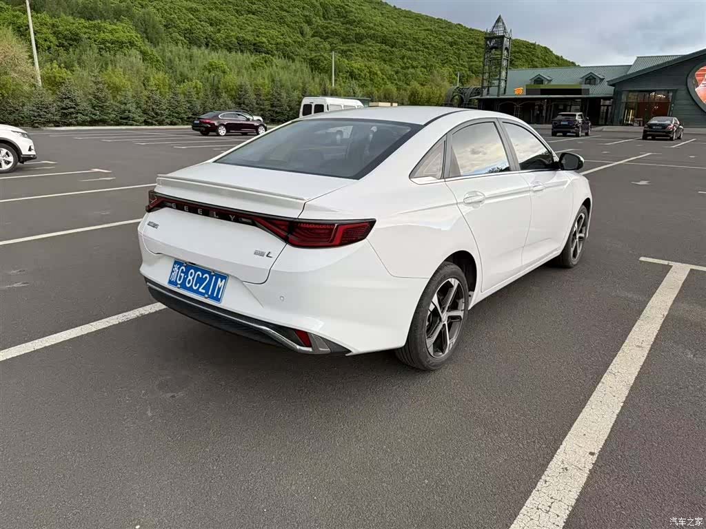 Geely Emgrand, 2021 4