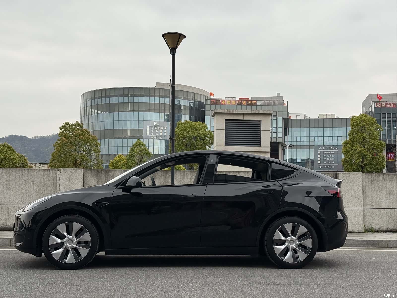 Tesla Model Y, 2023 4