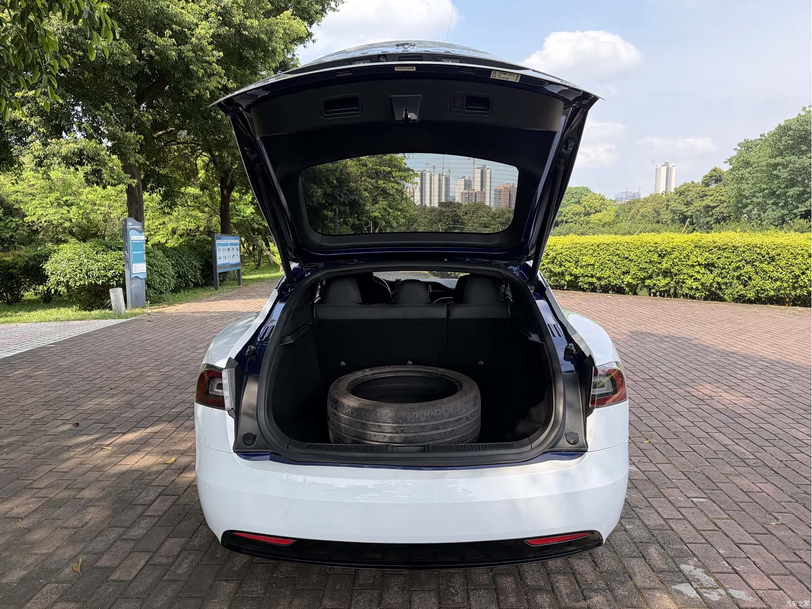 Tesla Model S, 2019 9