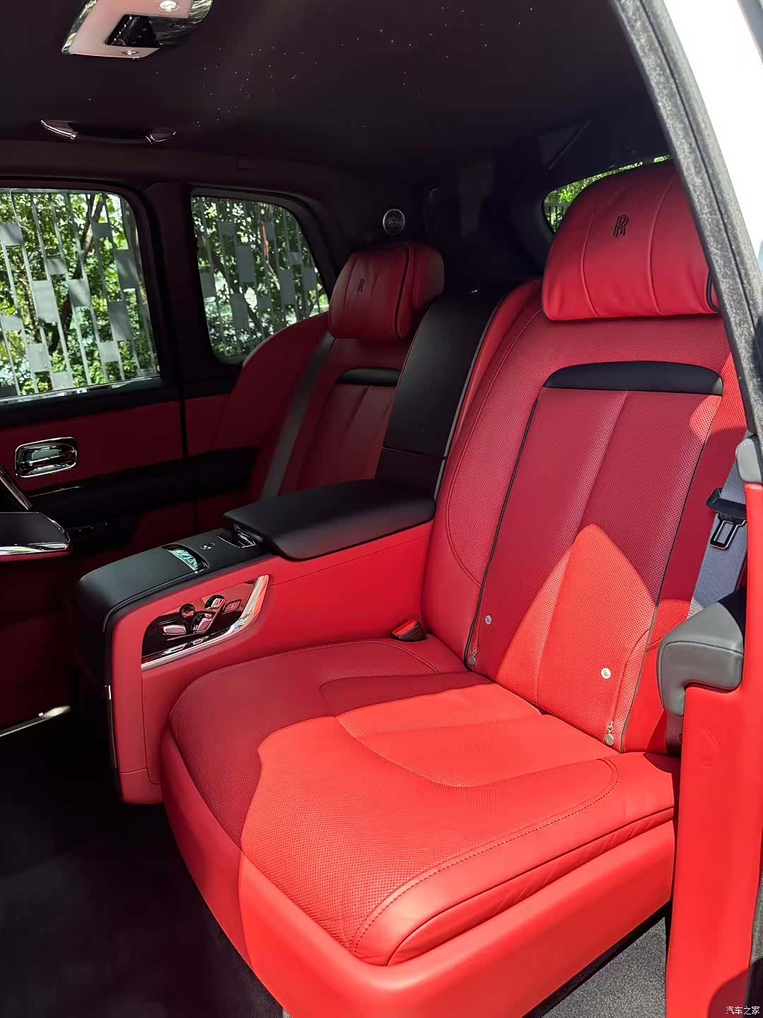 Rolls-Royce Cullinan, 2022 6