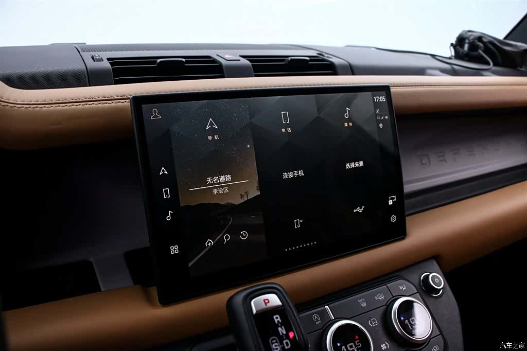 Land Rover Defender, 2024 8