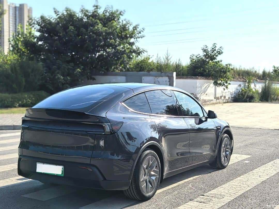 Tesla Model Y, 2026 7