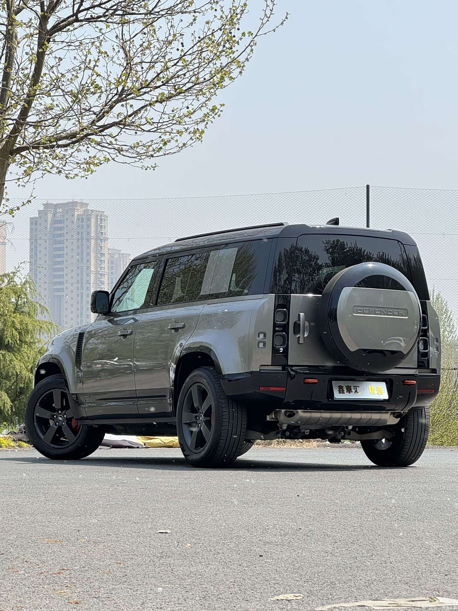 Land Rover Defender, 2024 12