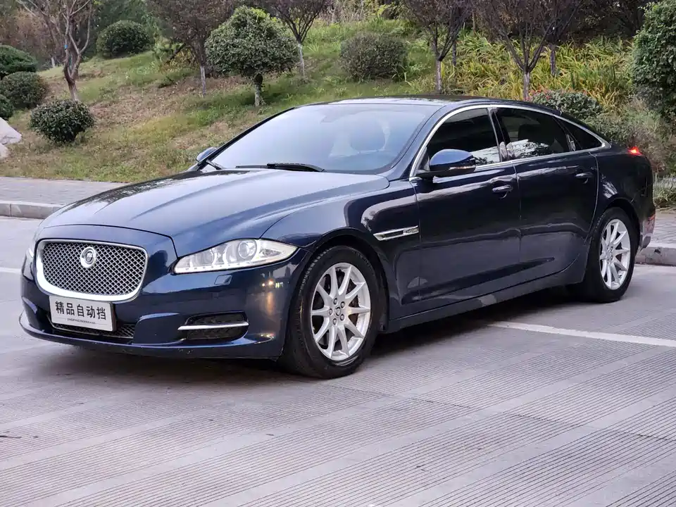 Jaguar XJ
