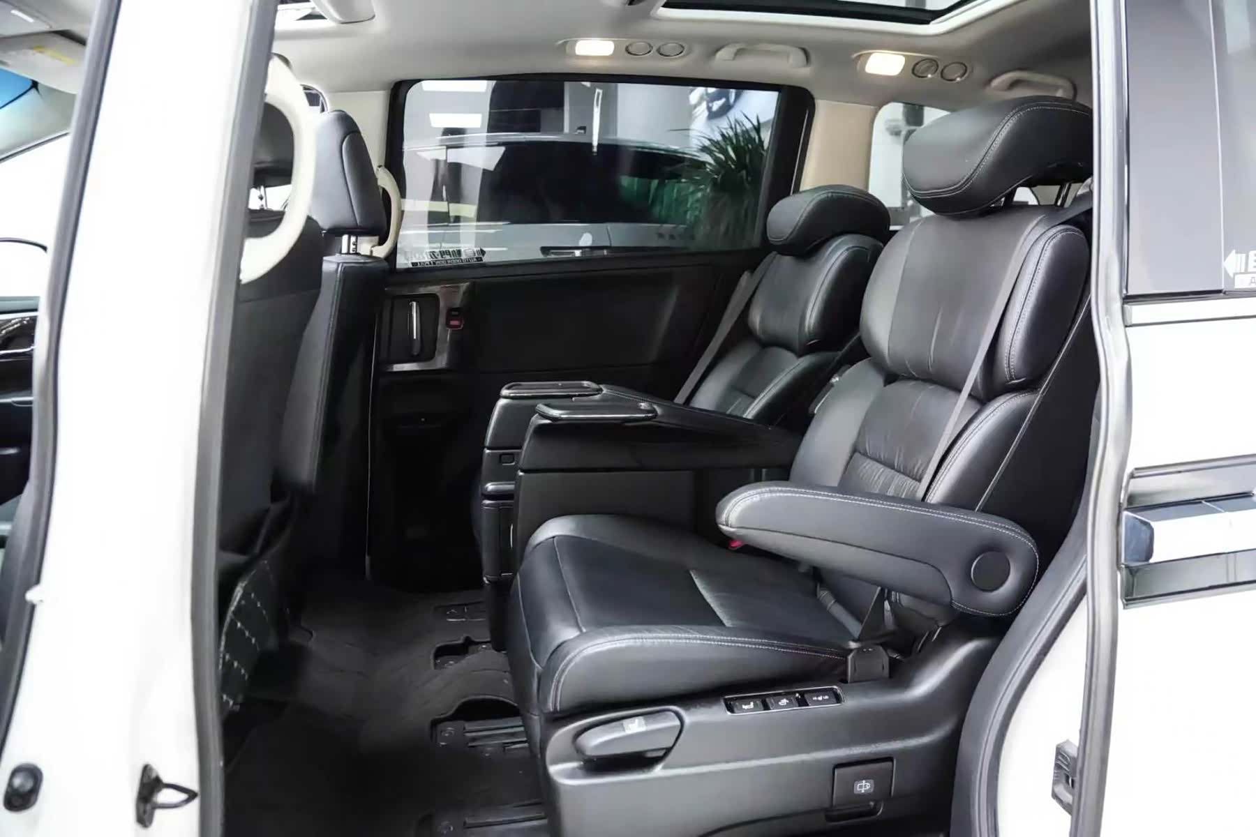 Honda Elysion, 2019 4