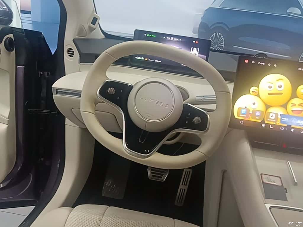 Luxeed R7, 2025 11