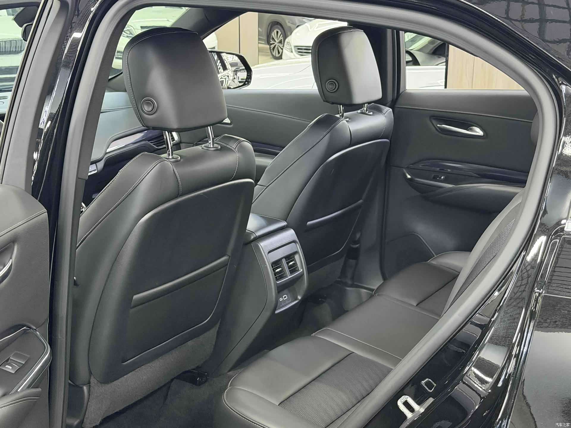 Cadillac XT4, 2021 3