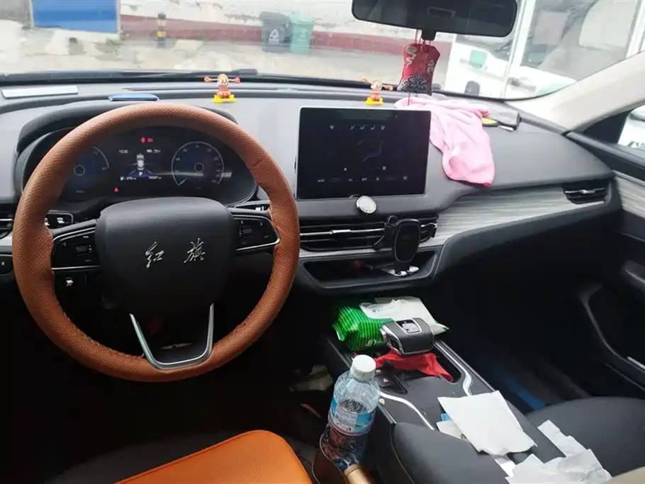 Hongqi E-QM5