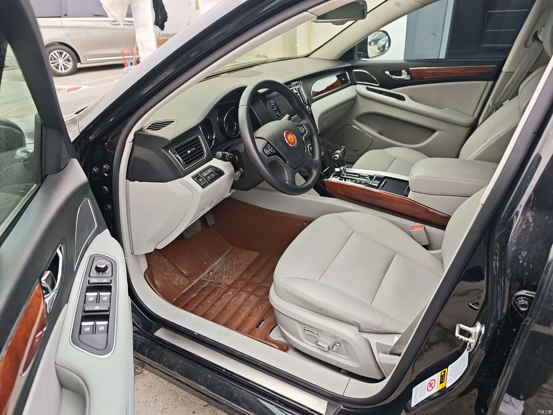 Hongqi H7, 2016 7