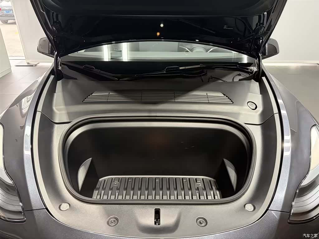 Tesla Model Y, 2024 8