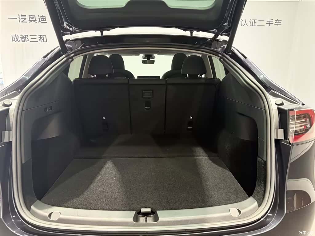 Tesla Model Y, 2024 9