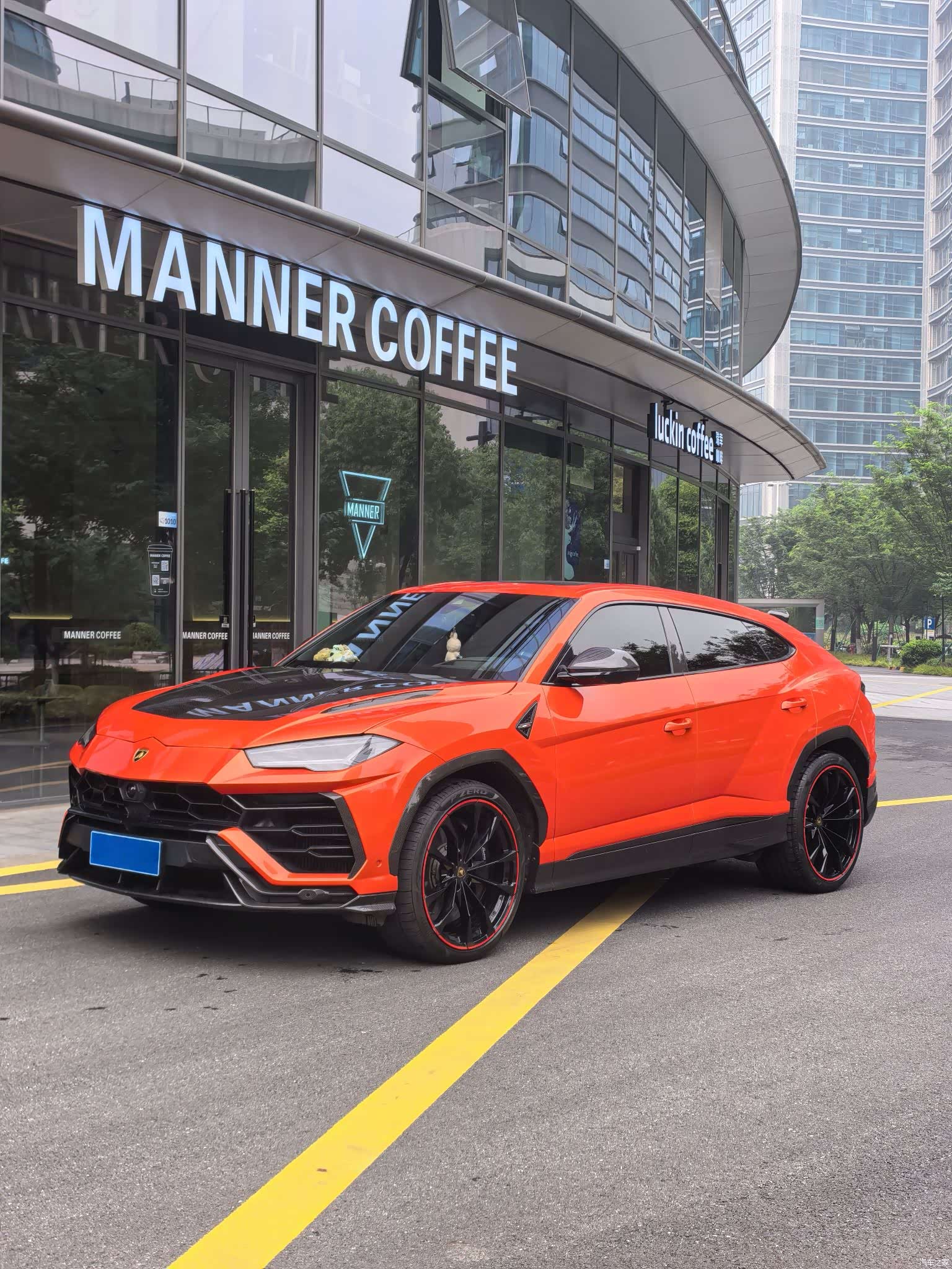 Lamborghini Urus, 2023 3