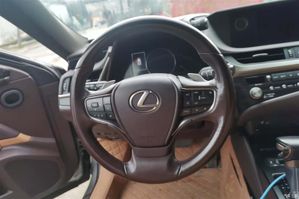 Lexus ES, 2021 15