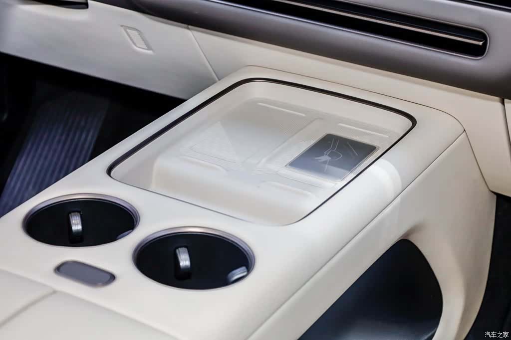 Li Auto i8, 2025 26