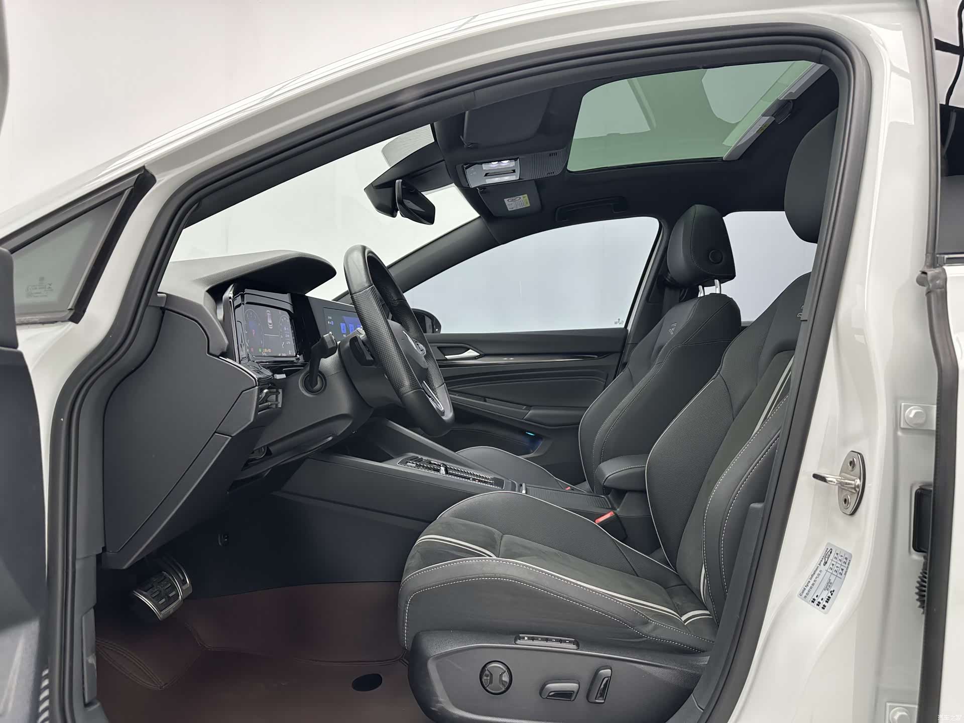 Volkswagen Golf, 2022 все фото