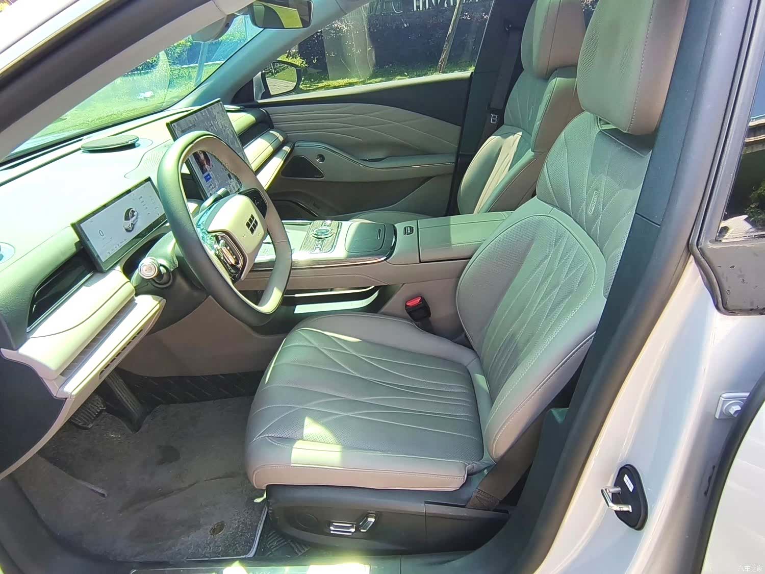 Geely 8, 2025 13