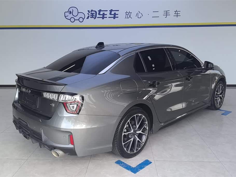 Lynk & Co 03 Lynk & Co 03