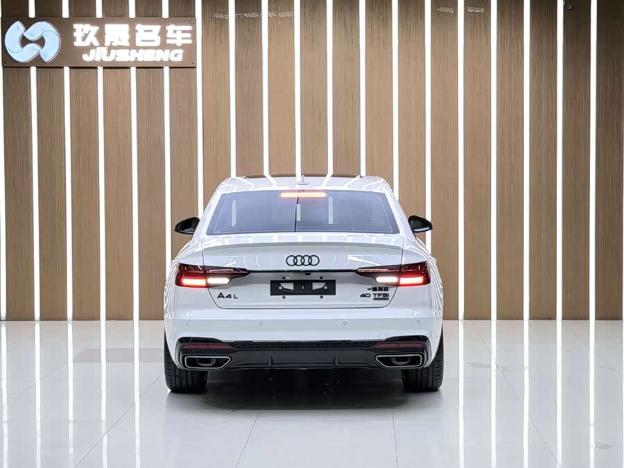 Audi A4L 2023, фото 17