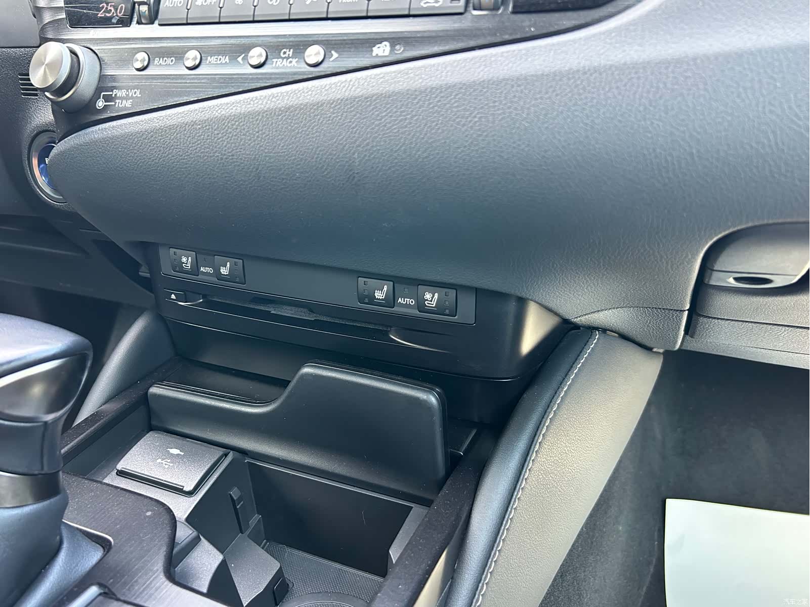 Lexus ES, 2021 14
