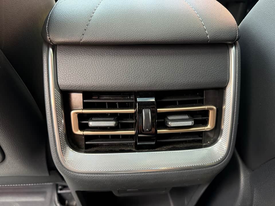Hongqi H6