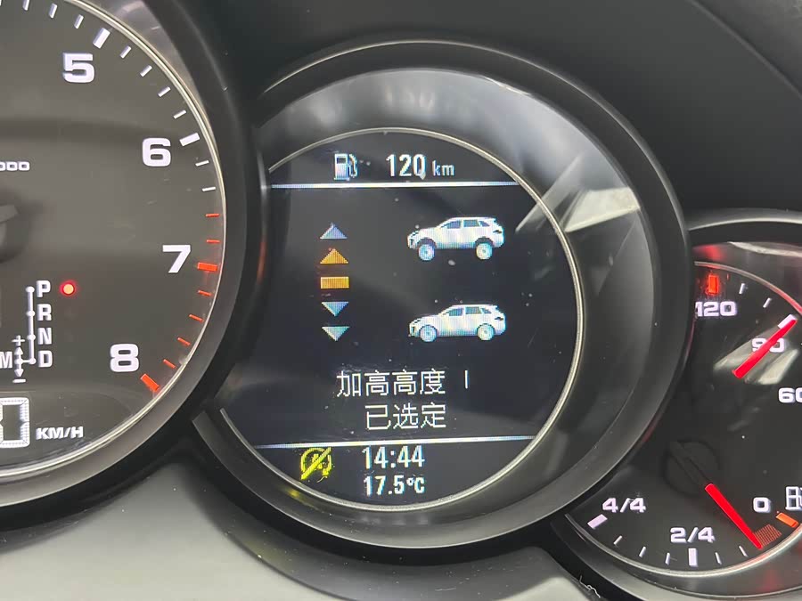 Porsche Cayenne 2015, фото 22