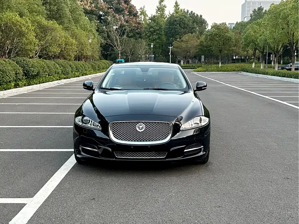 Jaguar XJ