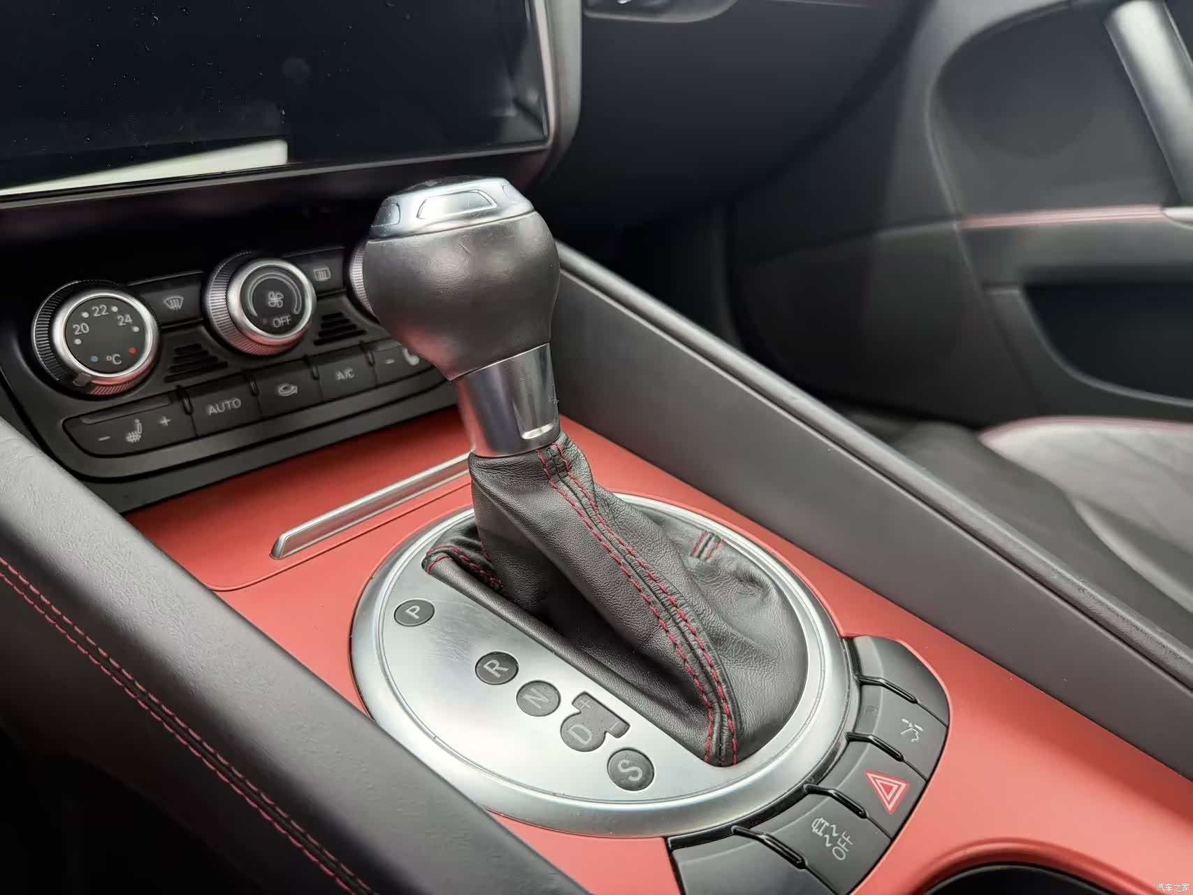 Audi TT, 2013 15