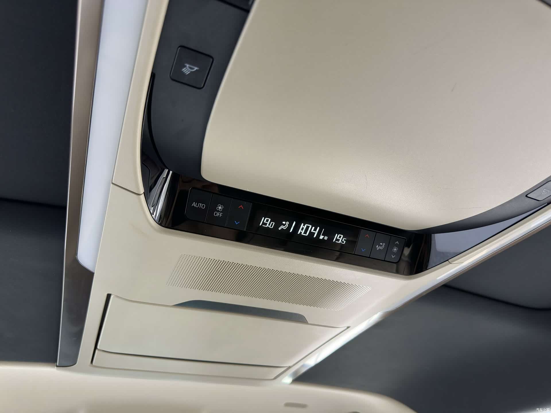 Toyota Alphard, 2024 31