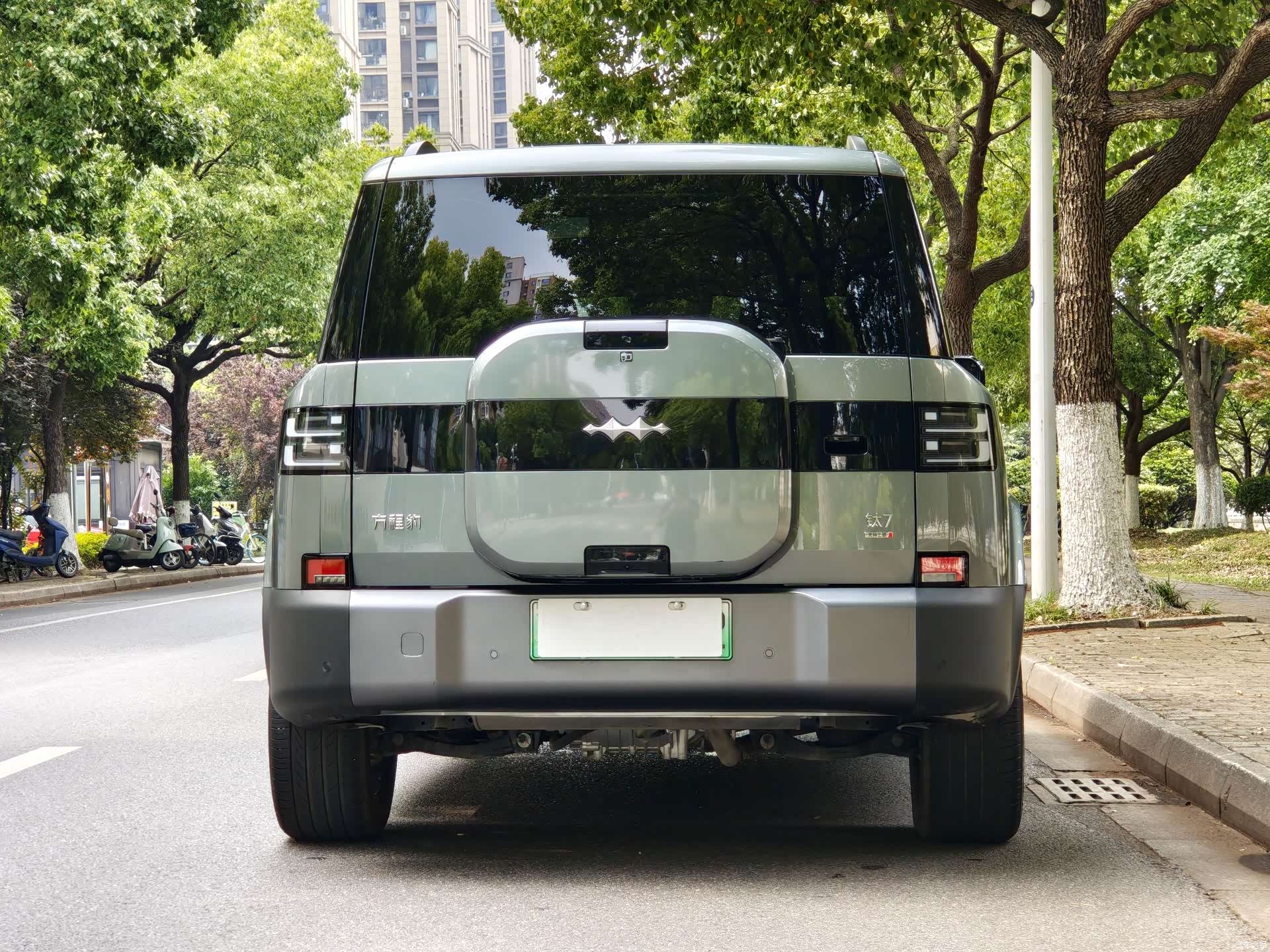 Fang Cheng Bao 7, 2025 15