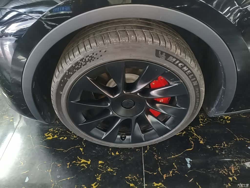 Tesla Model Y, 2024 23