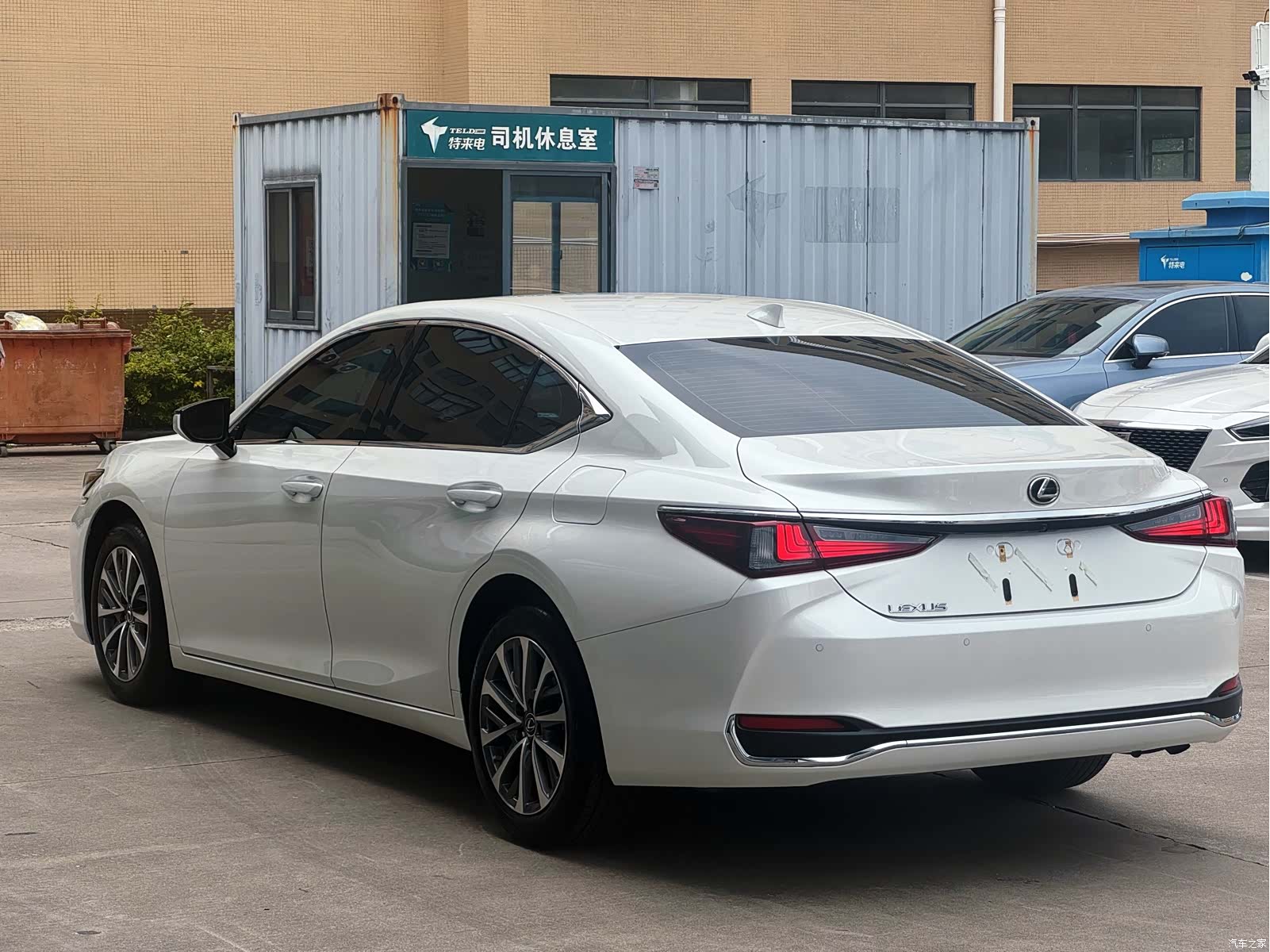 Lexus ES, 2023 9