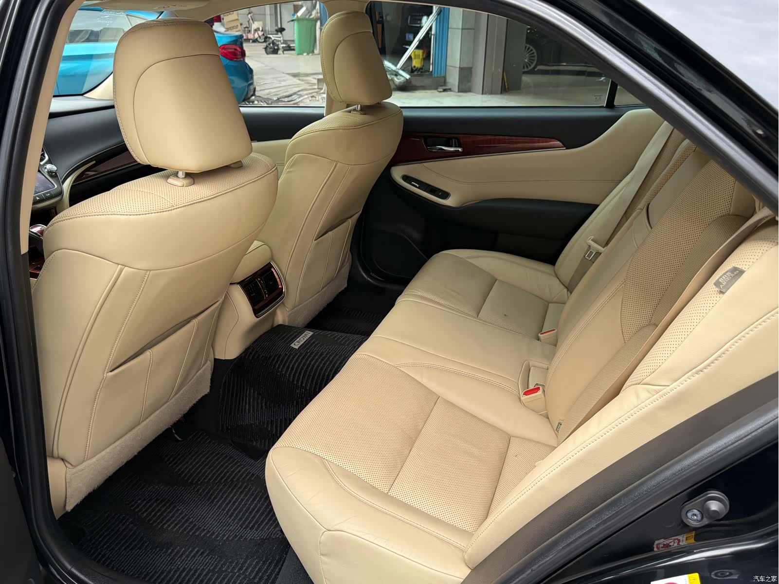 Toyota Crown, 2016 12