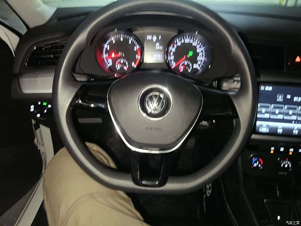 Volkswagen Lamando, 2018 11