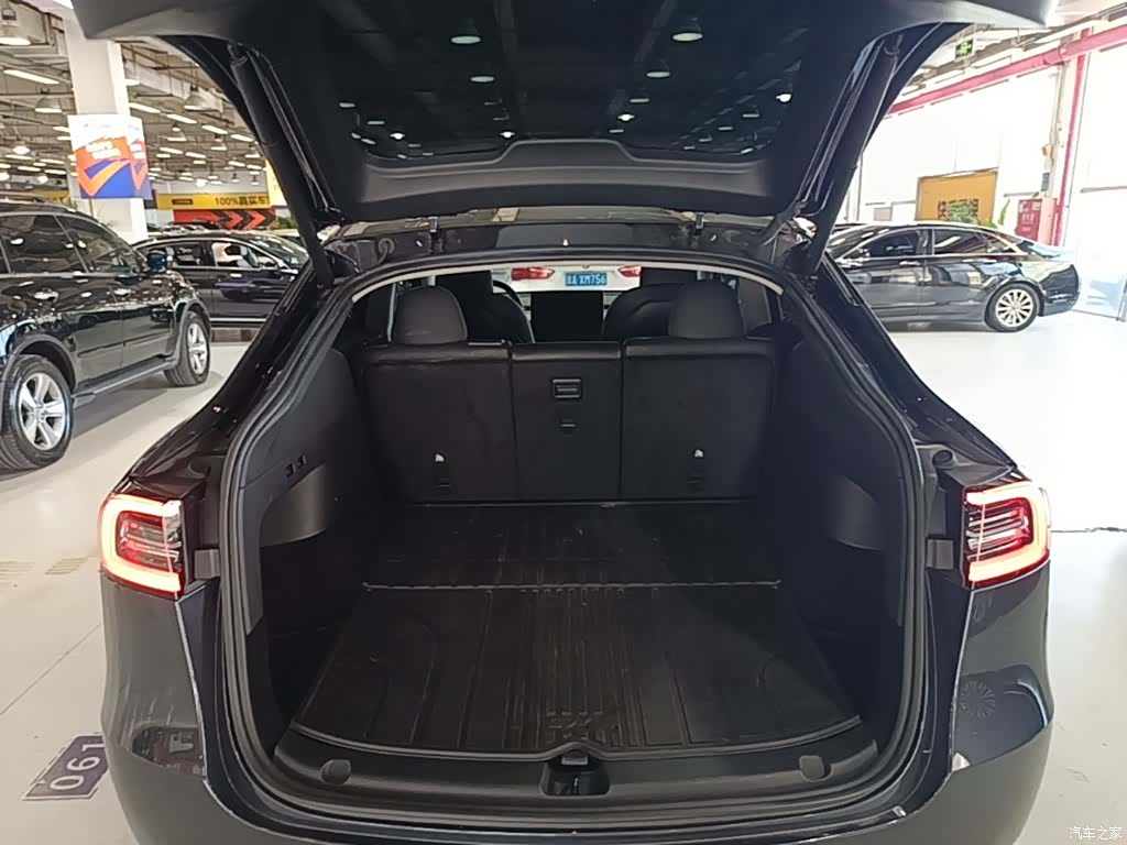 Tesla Model Y, 2024 19