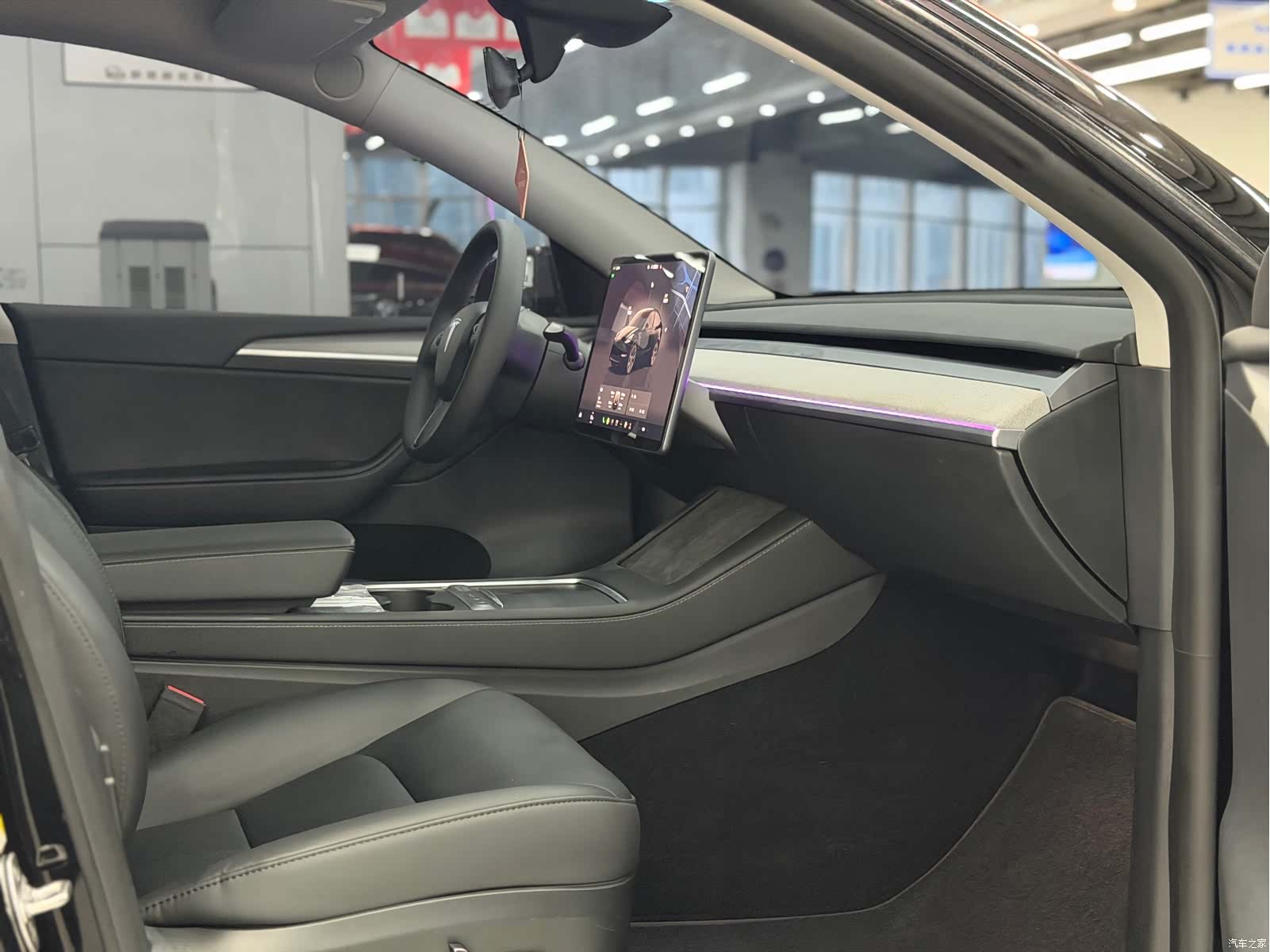 Tesla Model Y, 2024 9