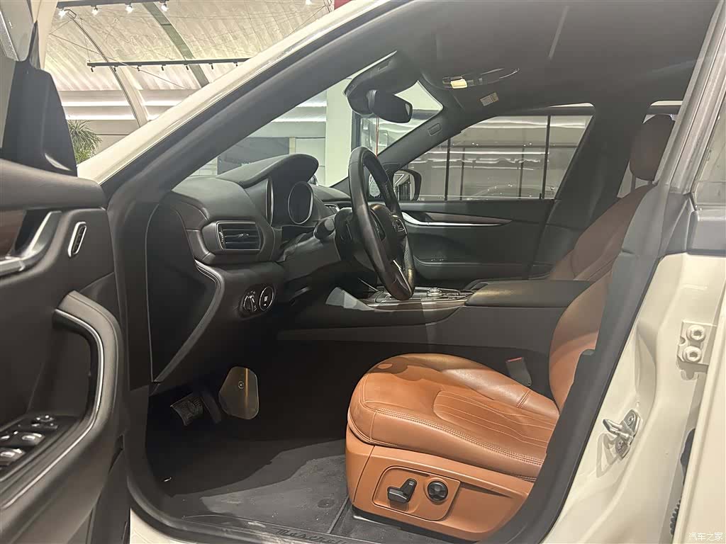 Maserati Levante, 2018 11