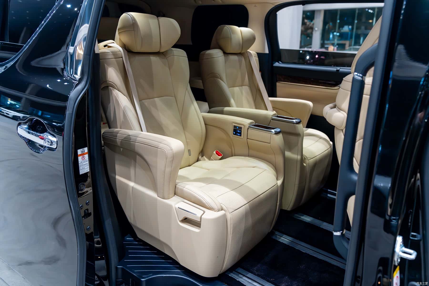 Toyota Alphard, 2019 10