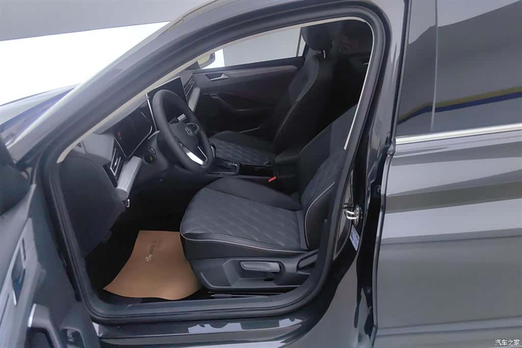 Volkswagen Sagitar, 2024 9