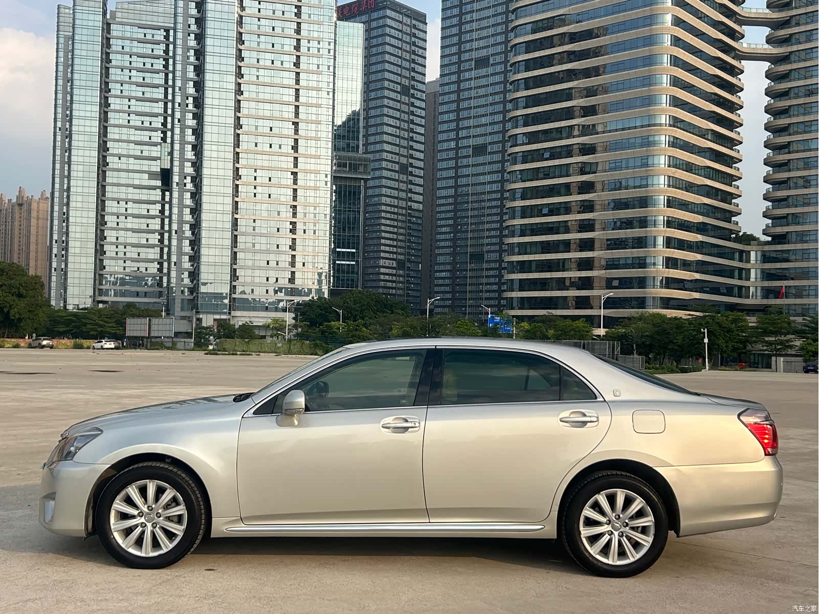 Toyota Crown, 2012 все фото