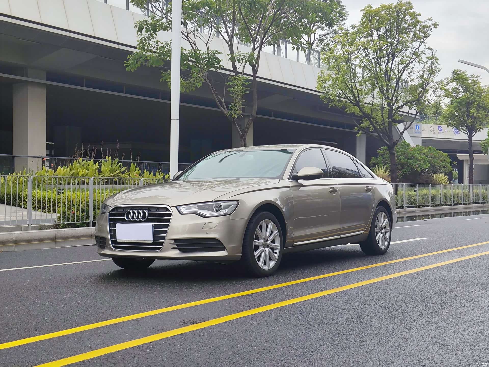 Audi A6L, 2014 1