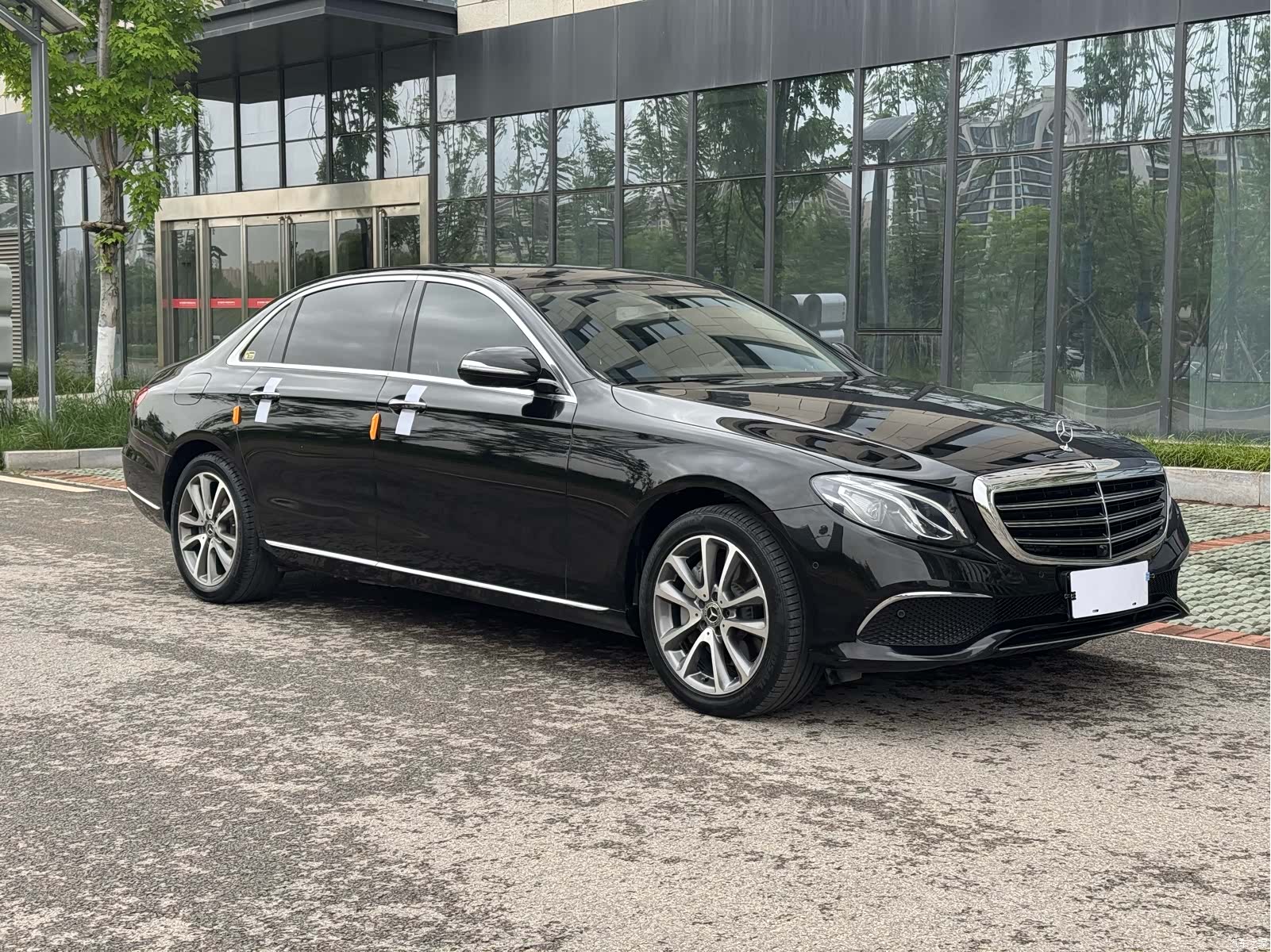 Mercedes-Benz E-Class, 2019 3