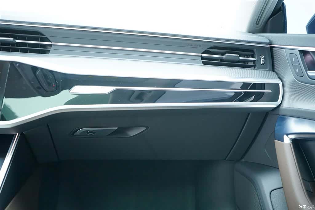 Audi A7L, 2023 22