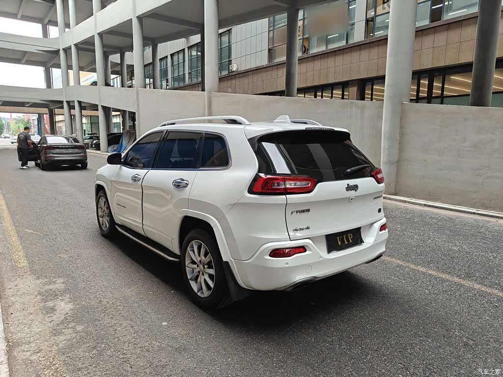 Jeep Cherokee, 2018 9