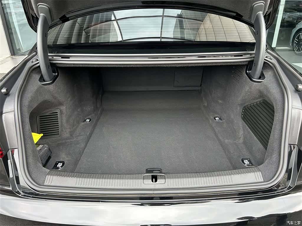 Audi A8L, 2023 9