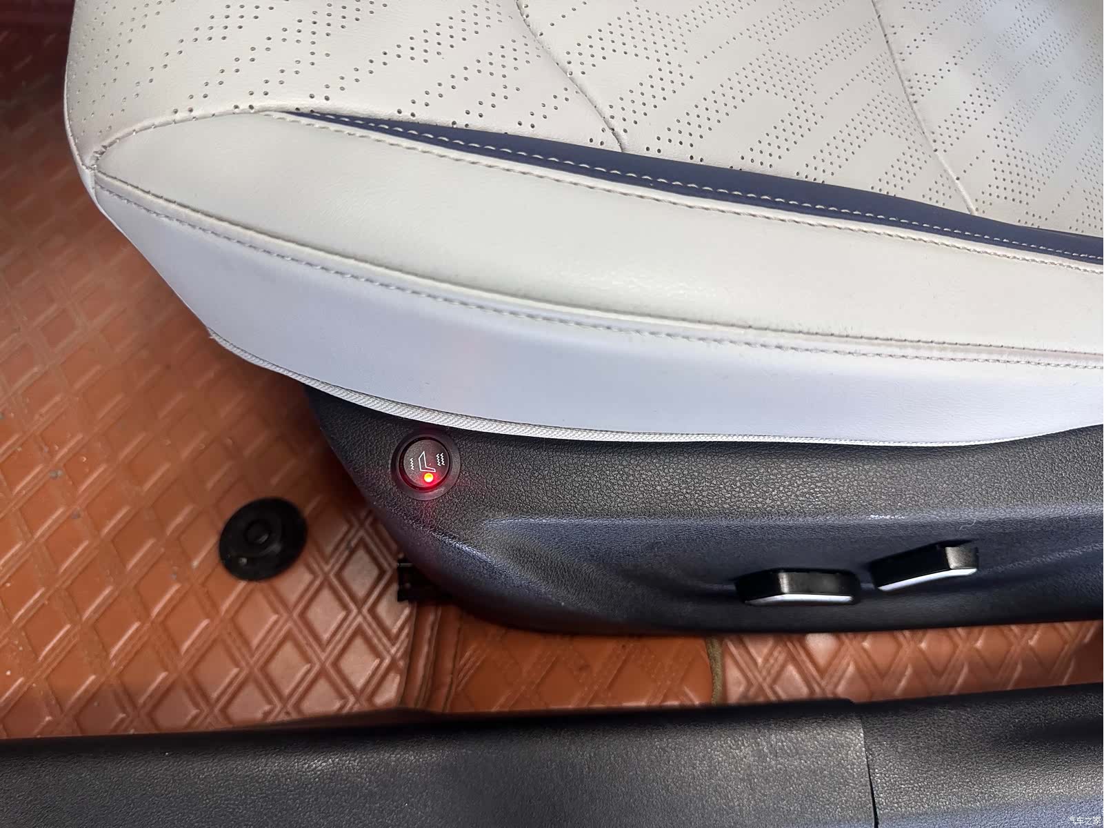 Geely Emgrand, 2022 14