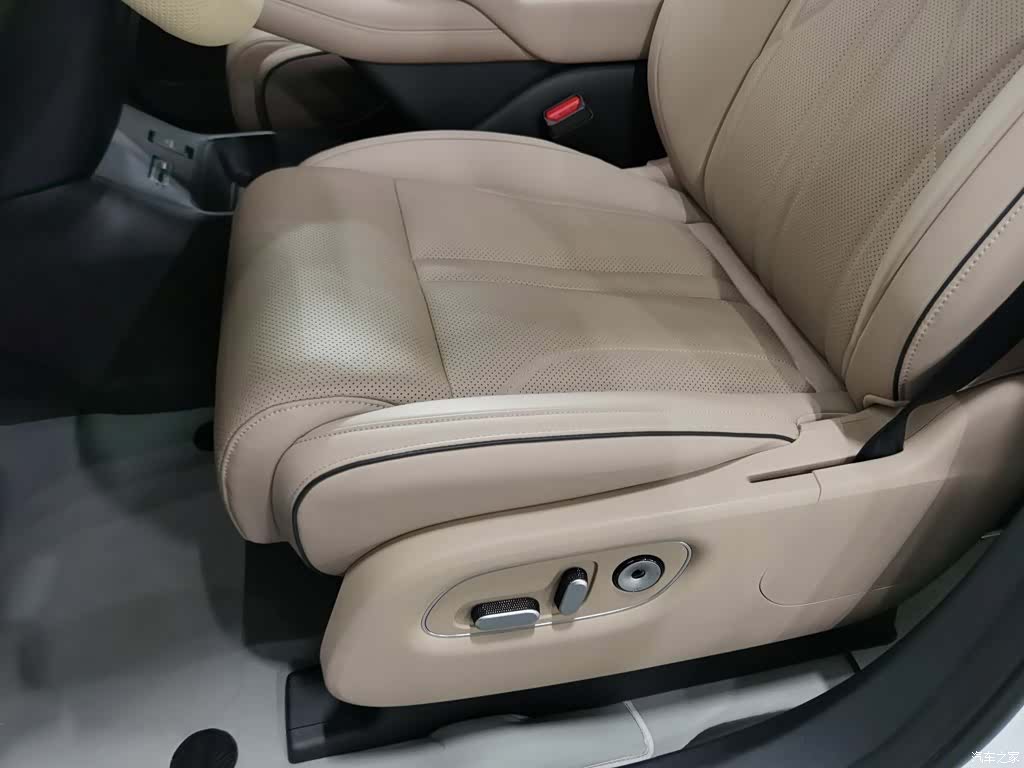 Xpeng X9, 2025 20